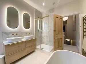 Beautiful Period York Property with free parking