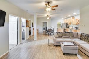 Pet-Friendly Downtown Fulton Apt with Smart TV!