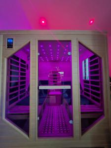 Love hotels Maison equipee avec petit dejeuner gratuit - balneo- sauna - siege massant et piece secrete : photos des chambres