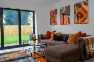 FREE PARKING, CONTRACTORS, FAMILIES - Long Stays - Langley Park