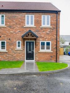FREE PARKING, CONTRACTORS, FAMILIES - Long Stays