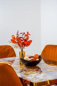 FREE PARKING, CONTRACTORS, FAMILIES - Long Stays