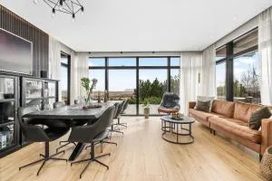 Spacious 4BR Summerhouse With Hot Tub - 弗吕济