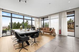 Spacious 4BR Summerhouse With Hot Tub