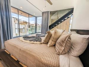 Luxury Penthouse - Jacuzzi, Gym, Pool, Sauna & BBQ