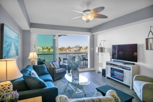Waterfront -3BR - 2Kings -Pool Balcony - Beach