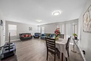 Cozy, Dedicated Workspace, Fast Wi-Fi Apartment - Four Corners