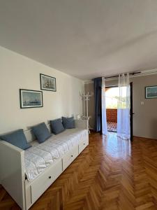 Apartments by the sea Mali Losinj (Losinj) - 14844