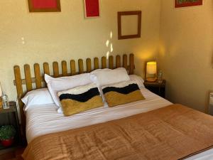 B&B / Chambres d'hotes Charmant logement avec piscine et table d'hotes, proche de Solesmes et de l'abbaye. - FR-1-410-407 : photos des chambres