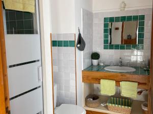 B&B / Chambres d'hotes Charmant logement avec piscine et table d'hotes, proche de Solesmes et de l'abbaye. - FR-1-410-407 : photos des chambres
