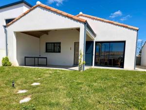 Maisons de vacances Maison moderne et charmante a 450m de la plage, 2 chambres, terrasse et barbecue - FR-1-336-153 : photos des chambres