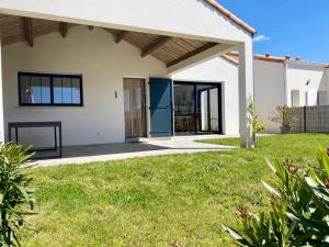 Maisons de vacances Maison moderne et charmante a 450m de la plage, 2 chambres, terrasse et barbecue - FR-1-336-153 : photos des chambres