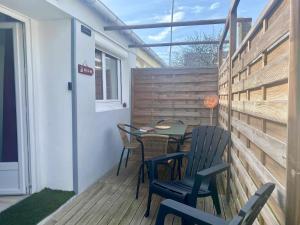 Maisons de vacances Pavillon renove avec terrasse privative au coeur de Jard-sur-Mer, proche plages et port - FR-1-336-155 : photos des chambres