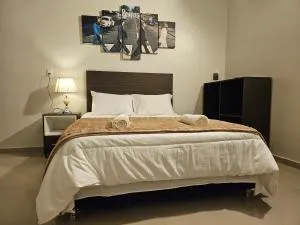 Abbey Road Inn - Fernando de la Mora