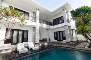 Maja Villa Batubelig by Pramana Villas