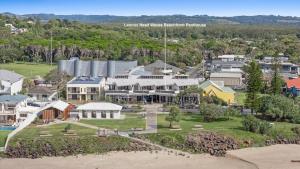 Lennox Head Waves Beachfront Penthouse