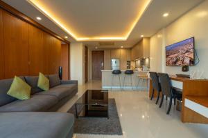 C183 Beach And Town, Modern Big Apartment