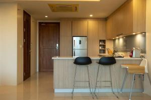 C183 Beach And Town, Modern Big Apartment