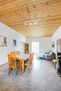 Dvůr Dolenec - Velehrádek