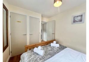 1 Captains Rest Modern 2 bedroom Brixham harbour flat