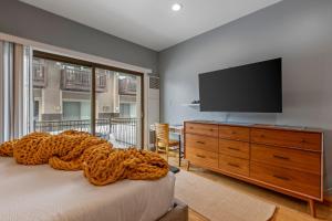 Pool and Hot Tub Access Park City Studio with Balcony