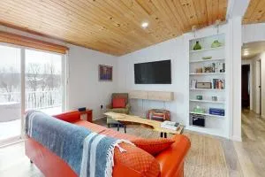 Bliss on the Bluff - Crosby