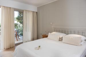 Studio with Garden View room in Marakas Beach Hotel