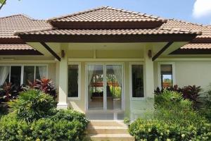 Sunny pool villa Rawai, close to amenities #v87