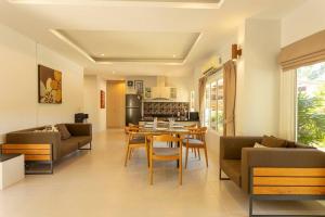 Sunny pool villa Rawai, close to amenities #v87