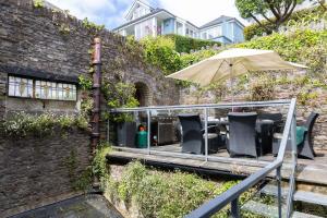 10 Clarence Hill - Elegant Town House with outside space