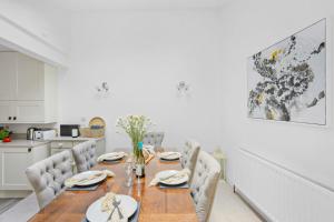 10 Clarence Hill - Elegant Town House with outside space