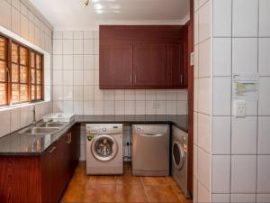 Kensington Lodge Golf Estate Villa - 17 Pinehurst Drive