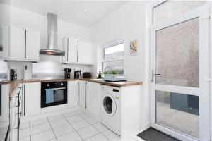 Ty Gwladus a Einion by Wales Escapes