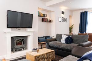 Ty Gwladus a Einion by Wales Escapes