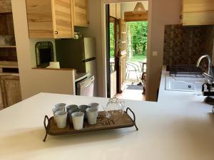 Maison campagne rivière forêt