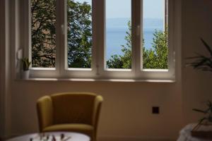 Fabula - Renovated 2-BR Apt with Fast WiFi