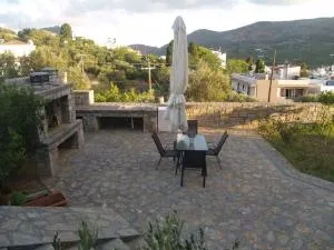 ΒΙΛΑ ΧΡΥΣΟΥΛΑ - Neápolis