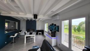 Maisons de vacances Maison 3 chambres avec piscine : photos des chambres