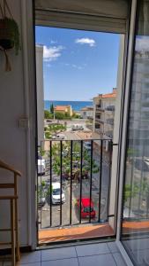 RESIDENCE DU SOLEIL Spacieux T3 traversant face à la mer au port - 2 chambres - Parking