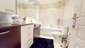 Large 2 BD Apartment with balcony in Athens