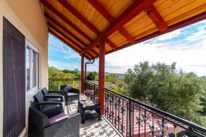 Spacious Holiday Home Joy with pool and playground, Suhovare