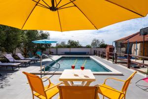 Spacious Holiday Home Joy with pool and playground, Suhovare