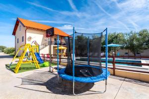 Spacious Holiday Home Joy with pool and playground, Suhovare