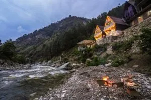 SaffronStays Tirthan Twins - Aurora and Minerva - Sarāhan