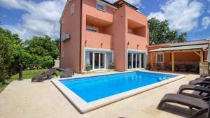 Ferienhaus mit Privatpool für 14 Personen ca 360 qm in Medulin, Istrien Südküste von Istrien