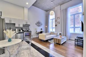 glamorous 1BR in Downtown 105