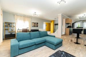 Heated Pool Villa in Thessaloniki - Urban Oasis