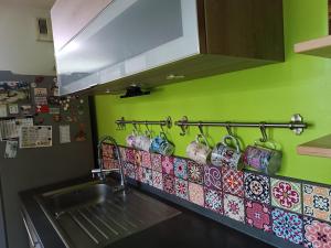 Sejours chez l'habitant Appartement entier Cozy Rdj Parking gratuit, proche tramway, stade OL, ARENA, Eurexpo, Aeroport StExupery, Gare TGV Lyon Partdieu : photos des chambres