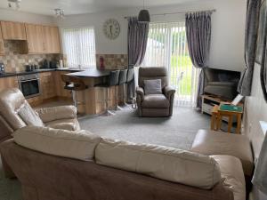 Cottage - Sleeps 4 - Pets Ok - Parking - Garden