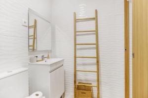 2BR renovated heart of Santos w AC | By Airnest